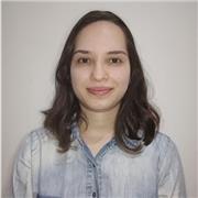 Profesora de lengua inglesa imparte clases a personas de todos las edades e niveles